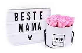 Blumenarrangement in einer Geschenkbox