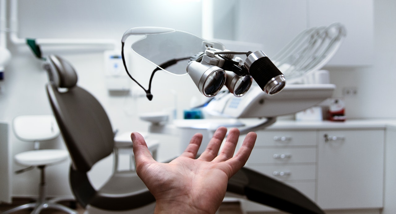 Brillengestelle in einem Optikergeschäft